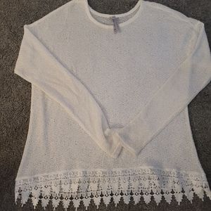 Thin sweater with lave bottom